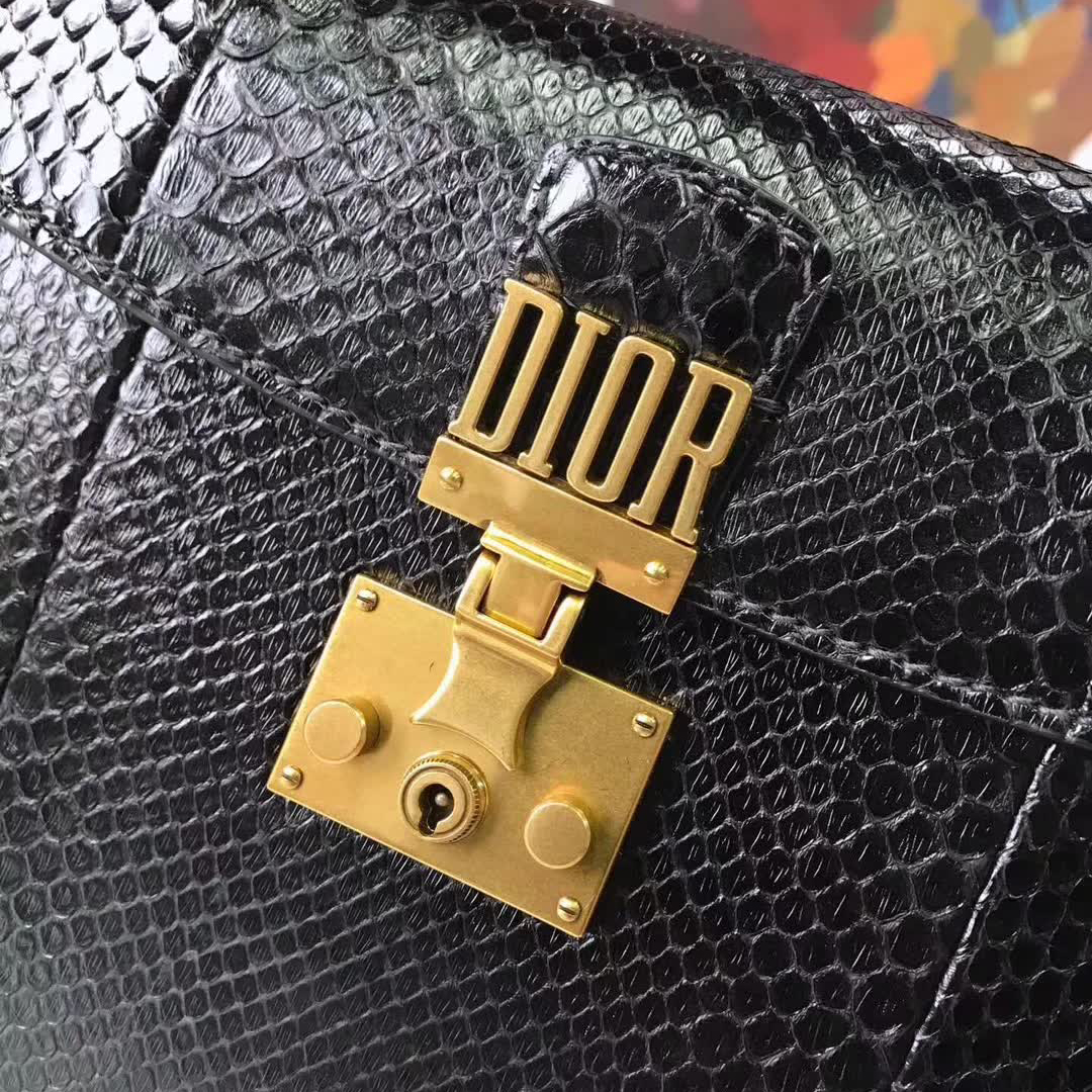 【原版皮】迪奥/Dior 手提包，选用蛇皮纹小牛皮裁制而成，饰以品牌标识字母锁扣，低调奢华，简约时尚