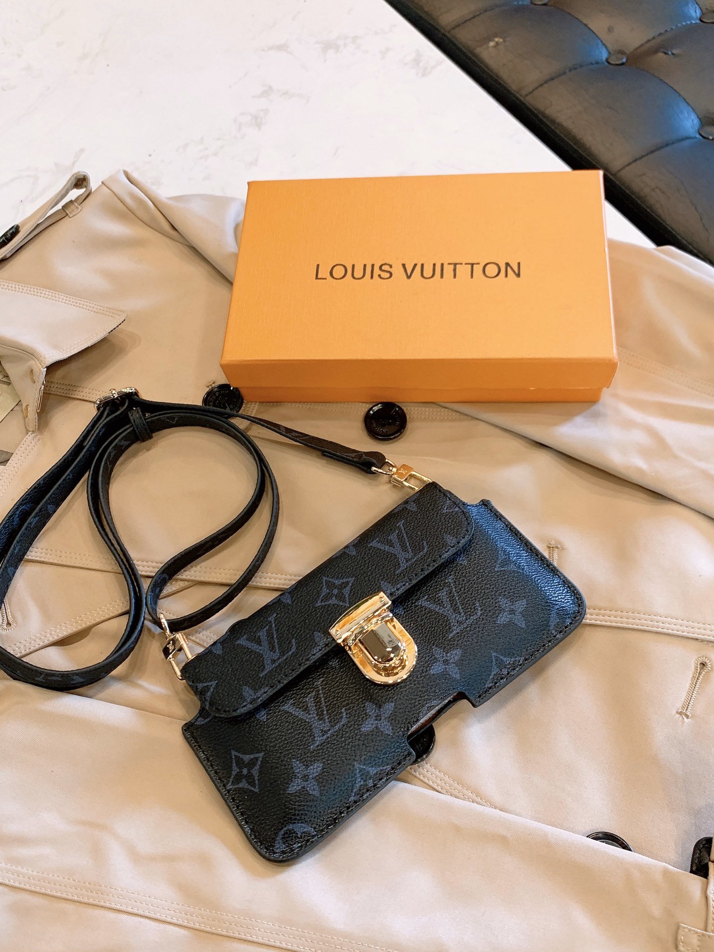 LOUIS VUITTON LB0012005020113 size: 18cm