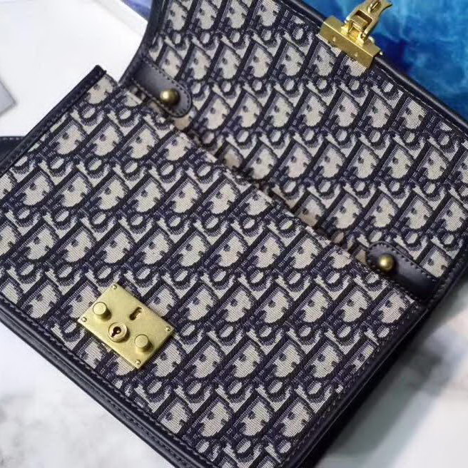 【原版皮】迪奥/Dior 肩背包，选用Oblique提花帆布搭配同色系牛皮皮革裁制而成，饰以品牌字母徽标锁扣