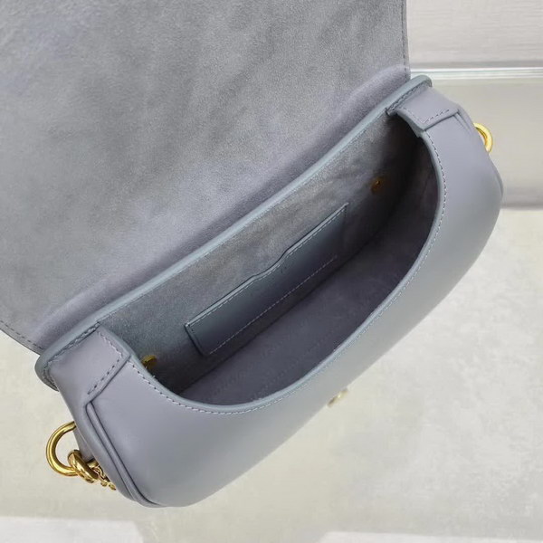 【原版皮】迪奥/Dior bobby 手袋，复古CD logo，硬挺的包身，五金做旧增加了复古感，不易磨损，采用光面牛皮革精心制作，饰以复古金色五金配件提升格调，柔软而富有质感，点缀有军装风格搭扣，款号：M9319