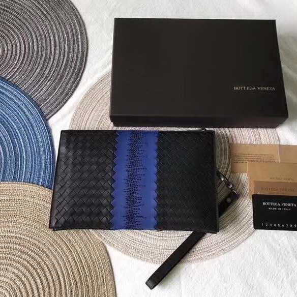 【原版皮】宝缇嘉/Bottega Veneta 手包，经典爆款，选用打蜡牛皮裁制而成，点缀刺绣格纹图案，款号：30629