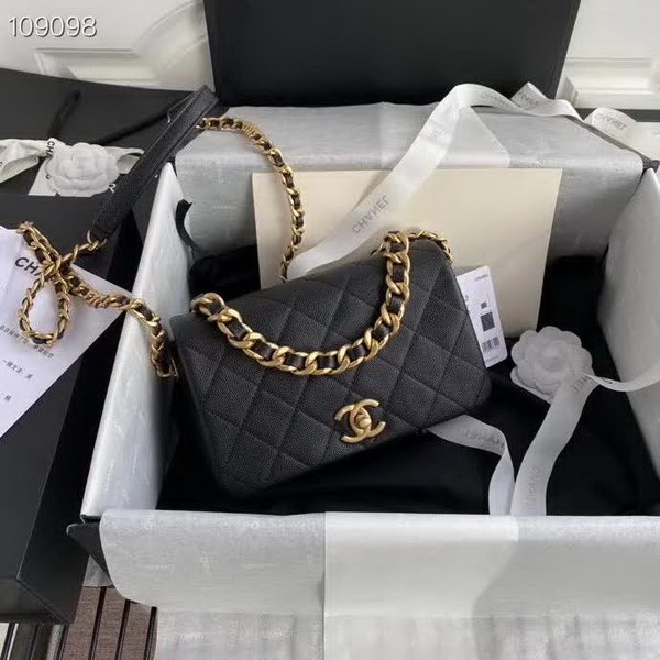 【原版皮】香奈儿/Chanel 新款口盖包，选用牛皮颗粒经过特殊工艺抛光，皮面略微亮闪闪，增加了耐磨度同时又超质感，经典的菱格纹设计，双C纽扣设计，19的皮穿金属粗链条，款号：AS1895