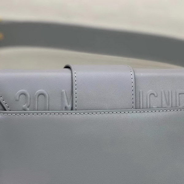 【原版皮】迪奥/Dior 30Montaigne Mini Box全皮系列，极简，高级的，带着随性的慵懒感觉，虽然说是小号，容量也是很能打的，上身无敌好看，款号：M9204