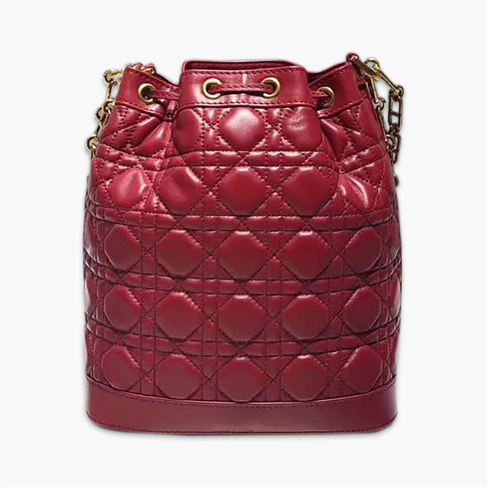 【原版皮】迪奥/Dior 水桶包，选用柔软羊皮裁制而成，全新包型，火遍时尚圈的复古潮流感，款号：M1693