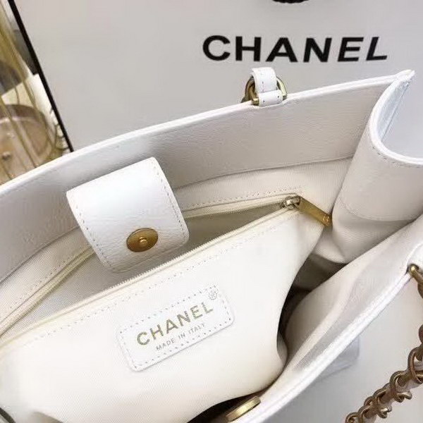 【原版皮】香奈儿/Chanel 大Logo全皮购物包，实用型设计理念，进口小牛皮，大容量，日常上班A4文件妥妥的，大小正好款式也不挑服装 ，休闲，裙装都可轻松驾驭，款号： AS1945