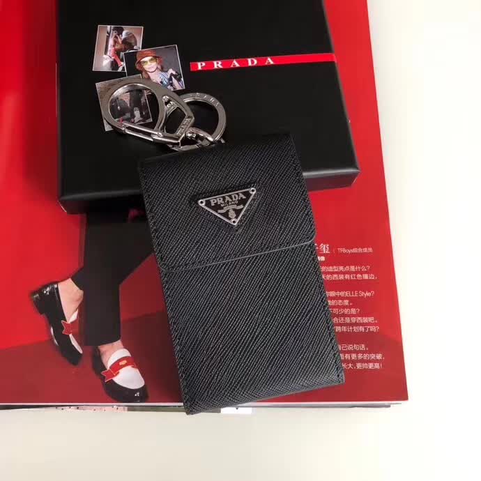 【原版皮】普拉达/Prada 钥匙包，车钥匙包，选用十字纹小牛皮镶嵌三角唛徽标，男女通用款，简单时尚，款号：1TT081