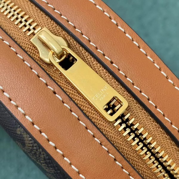 【原版皮】赛琳/Celine 圆饼包，时尚圈里的小可爱,高颜值，有点帅又加点可爱，肩带随意调节，尺寸小巧可随身携带，款号：100342