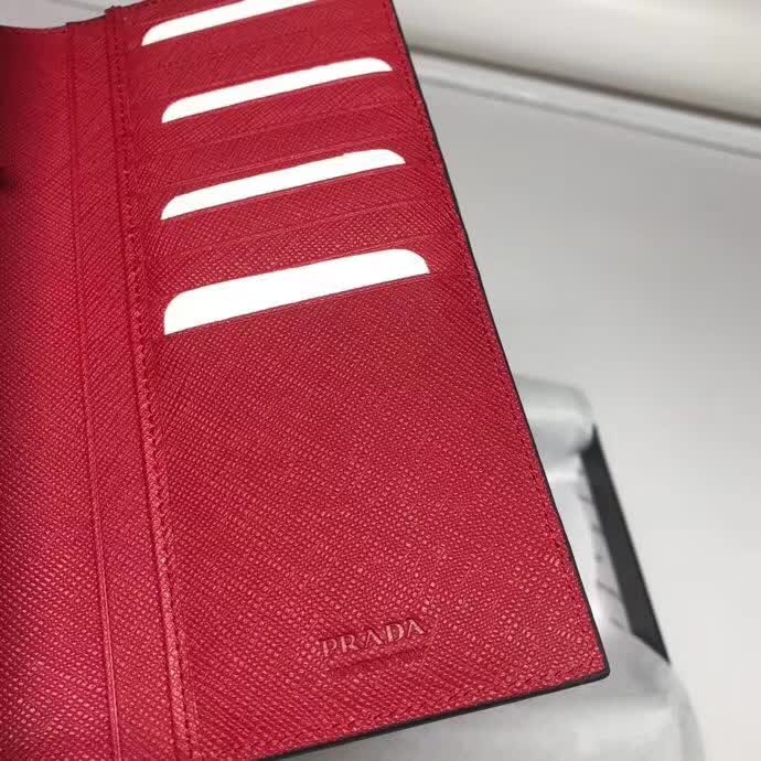 【原版皮】普拉达/Prada 西装钱夹，选用十字纹牛皮裁制而成，饰以菱形拼色，精湛走线均匀整齐，油边顺滑，款号：2MV836