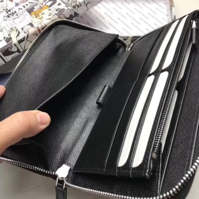 【原版皮】普拉达/Prada 拉链钱夹，选用十字纹小牛皮镶嵌彩带鳄鱼纹裁制而成，经典之作，简单时尚，款号：2ML188