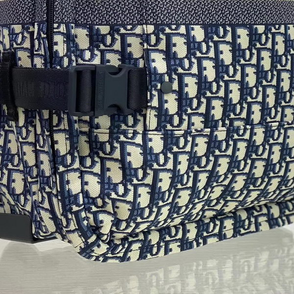 【原版皮】迪奥/Dior oblique 旅行箱，经典特制oblique老花布料自带高级感，因为是特制面料 所以箱子很轻，面料不会皱皱的哦，尺寸符合国际登机标准，容量颜值通通在线