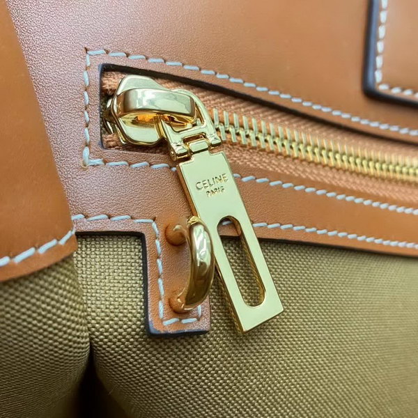 【原版皮】赛琳/Celine 老花系托特包，TRIOMPHE帆布混搭羊皮，整个包以凯旋门标志为主，包边以棕色为主围绕开口，焦糖棕色搭配老花添加了复古元素，款号：190172