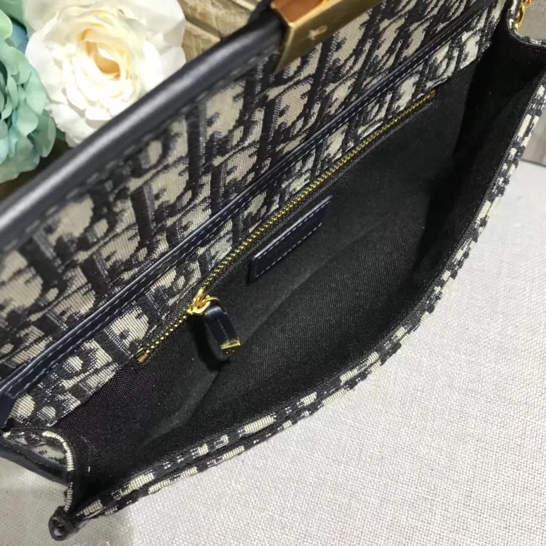 【原版皮】迪奥/Dior 30 Montaigne链条包，选用Oblique提花帆布搭配同色系牛皮皮革裁制而成，饰以标志性“CD”字母锁扣，款号：M5683