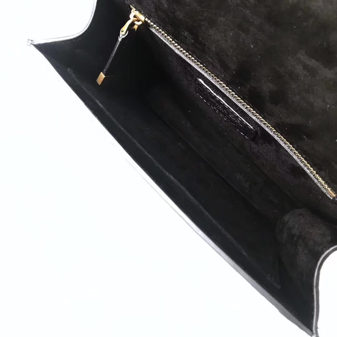 【原版皮】迪奥/Dior 链条包，选用大象纹小牛皮裁制而成，饰以精致又摩登复古品牌标识锁扣，很有年代感，搭配链条肩带，真是perfect，款号：M5816