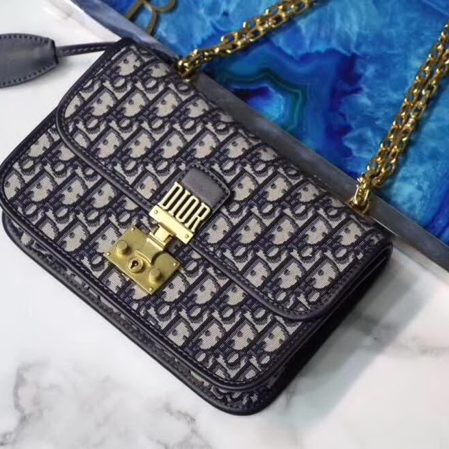 【原版皮】迪奥/Dior 肩背包，选用Oblique提花帆布搭配同色系牛皮皮革裁制而成，饰以品牌字母徽标锁扣