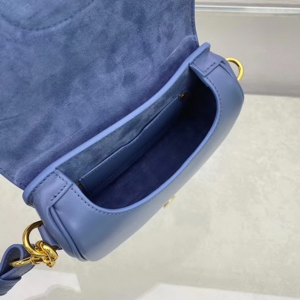 【原版皮】迪奥/Dior bobby 手袋，复古CD logo，硬挺的包身，五金做旧增加了复古感，不易磨损，采用光面牛皮革精心制作，饰以复古金色五金配件提升格调，柔软而富有质感，点缀有军装风格搭扣，款号：M9317