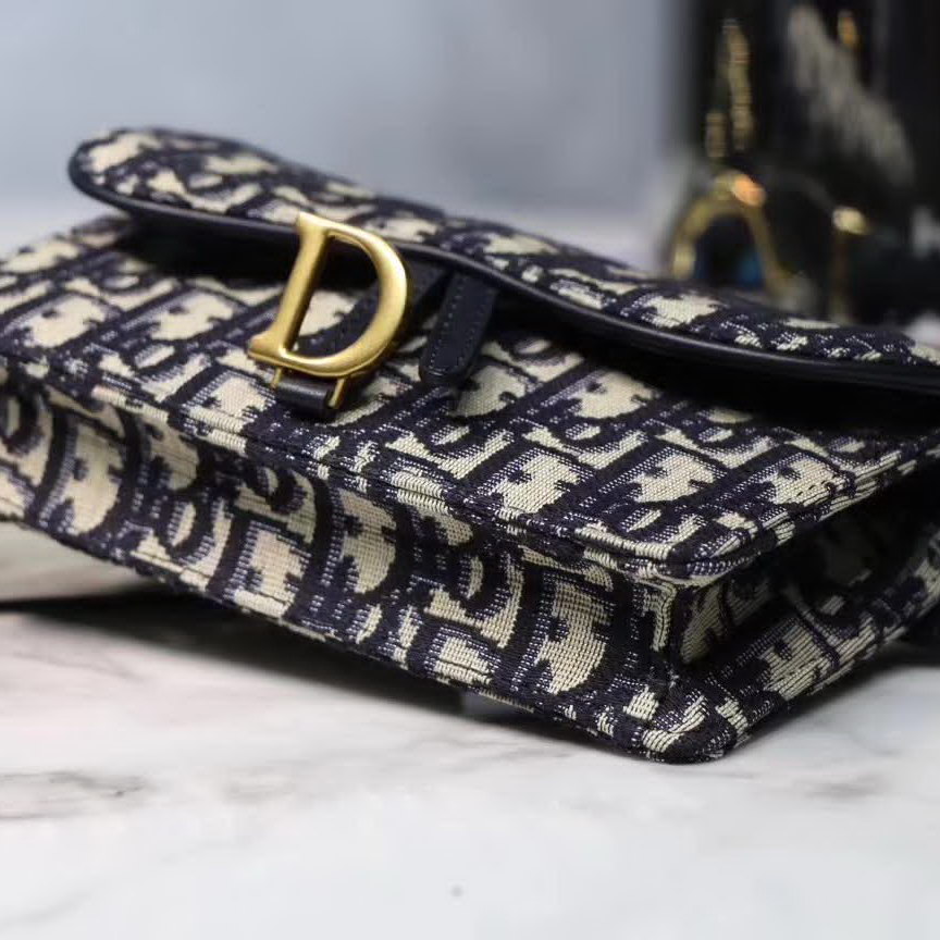 【原版皮】迪奥/Dior 马鞍腰包，选用Oblique提花帆布搭配同色系牛皮皮革裁制而成，搭配腰带，设计感十足，好用又时髦就属它