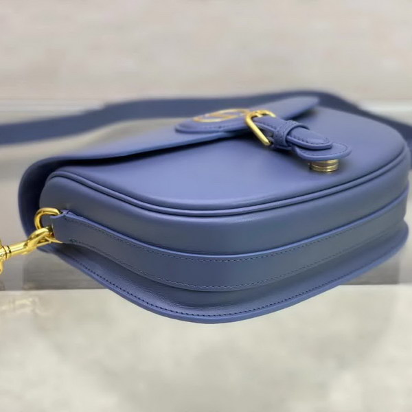 【原版皮】迪奥/Dior bobby 手袋，复古CD logo，硬挺的包身，五金做旧增加了复古感，不易磨损，采用光面牛皮革精心制作，饰以复古金色五金配件提升格调，柔软而富有质感，点缀有军装风格搭扣，款号：M9319