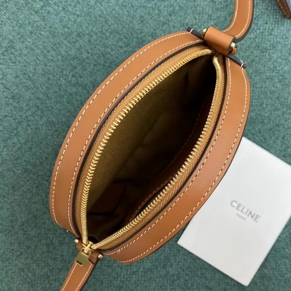 【原版皮】赛琳/Celine 圆饼包，时尚圈里的小可爱,高颜值，有点帅又加点可爱，肩带随意调节，尺寸小巧可随身携带，款号：100342