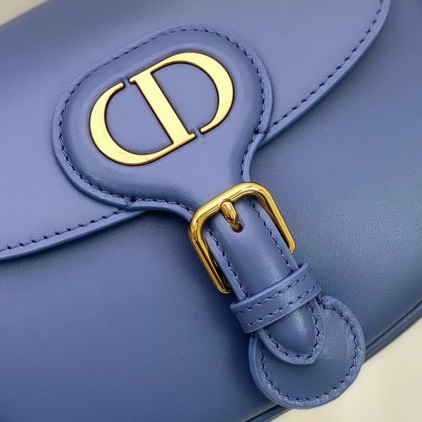 【原版皮】迪奥/Dior bobby 手袋，复古CD logo，硬挺的包身，五金做旧增加了复古感，不易磨损，采用光面牛皮革精心制作，饰以复古金色五金配件提升格调，柔软而富有质感，点缀有军装风格搭扣，款号：M9317