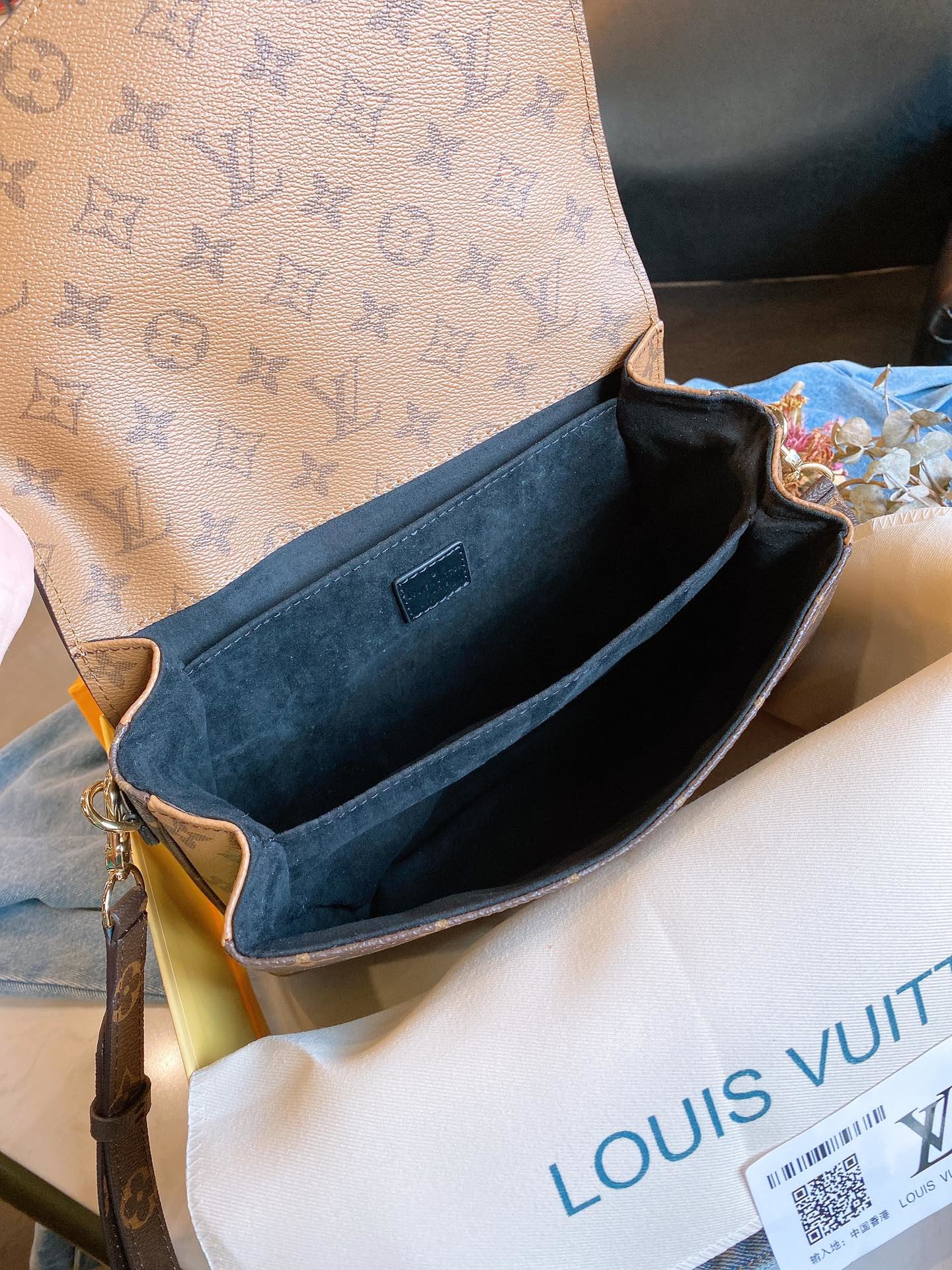 LOUIS VUITTON LB8912005020108 size: 25x19cm