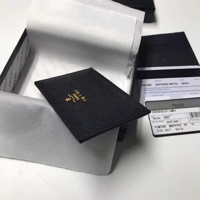 【原版皮】普拉达/Prada 卡包，选用十字纹牛皮裁制而成，精湛走线均匀整齐，油边顺滑，做工精致如图可见，款号：1MC208