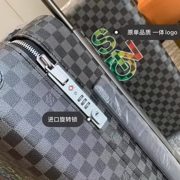 路易威登/LV Horizon 50拉杆箱，选用 Damier Graphite 帆布，印有设计的新款彩色交织字母品牌标识，光滑外层包裹轻巧的铝制拉杆，使箱内平整，箱内设计精简