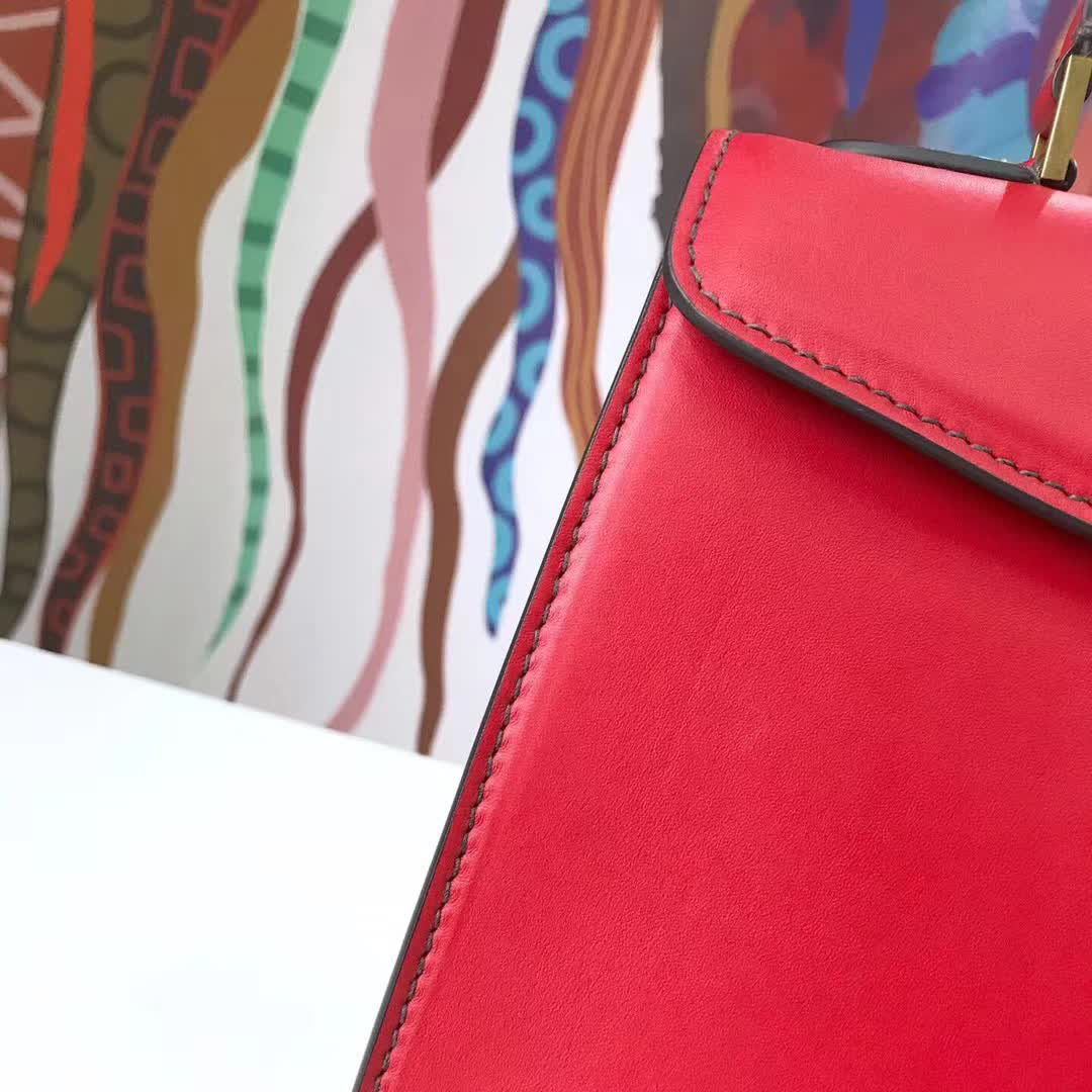 【原版皮】迪奥/Dior 手提包，选用平纹小牛皮裁制而成，饰以品牌标识字母锁扣，低调奢华，简约时尚