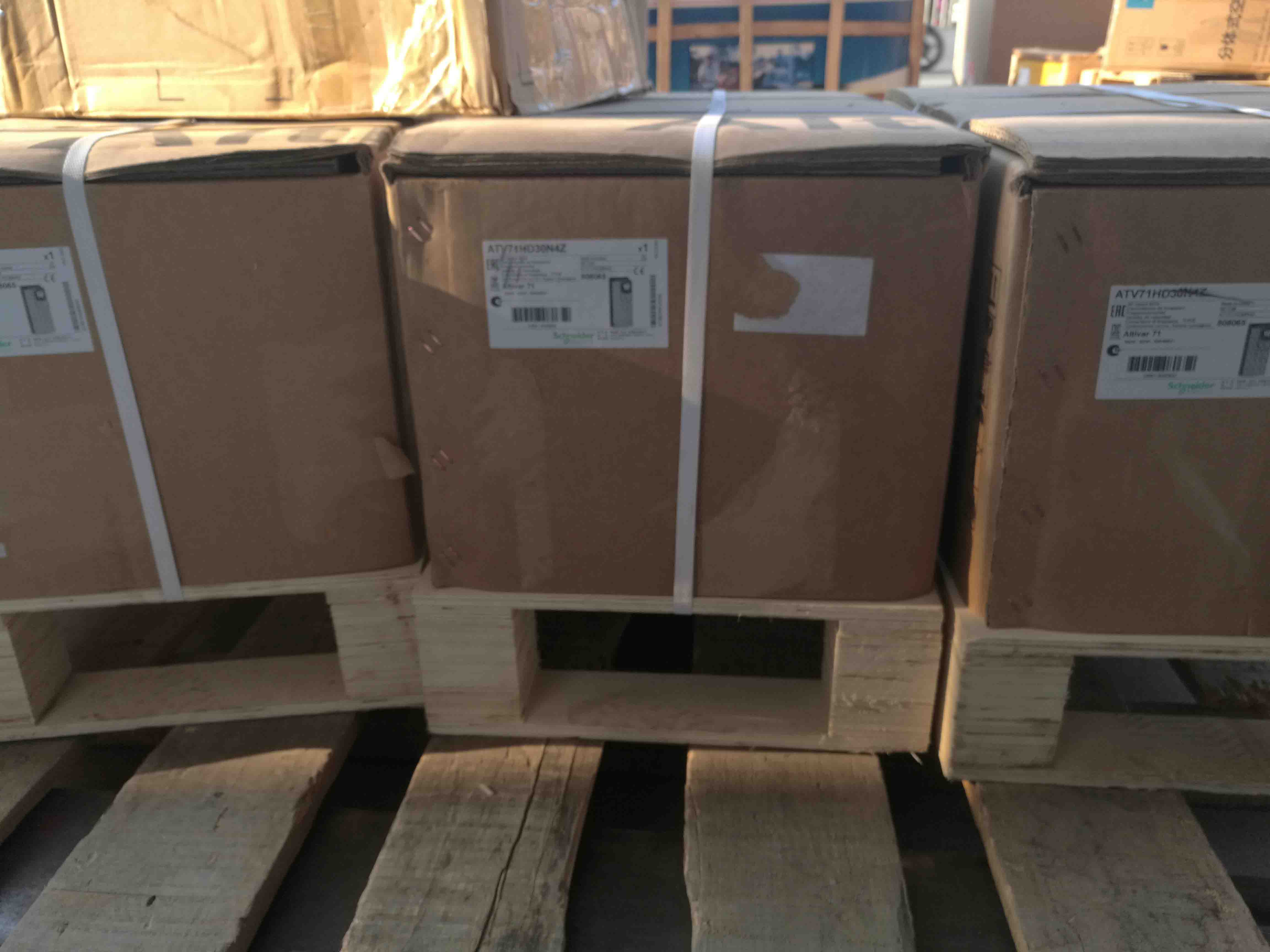 ATV930C13N4C Schneider Variable speed drive ATV930 130kW Original Factory Sealed New