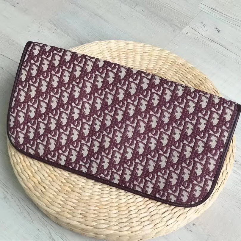 【原版皮】迪奥/Dior 翻折提花手包，选用Oblique提花帆布搭配同色系牛皮皮革裁制而成，缀以CD徽标锁扣，复古味满满哒，上班逛街都可以用，款号：M6758