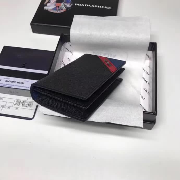 【原版皮】普拉达/Prada 男士卡包，选用十字纹牛皮裁制而成，版型立挺，精湛走线均匀整齐，油边顺滑，做工精致如图可见，款号：2MC122