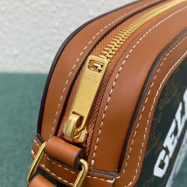 【原版皮】赛琳/Celine 老花系斜挎包，颜值爆表，整个包以凯旋门标志为主，包边以棕色为主围绕开口，焦糖棕色搭配老花添加了复古元素，款号：191522