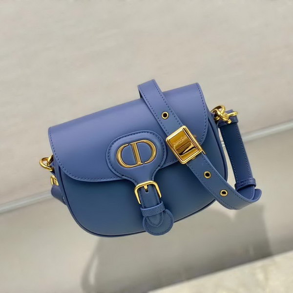 【原版皮】迪奥/Dior bobby 手袋，复古CD logo，硬挺的包身，五金做旧增加了复古感，不易磨损，采用光面牛皮革精心制作，饰以复古金色五金配件提升格调，柔软而富有质感，点缀有军装风格搭扣，款号：M9317