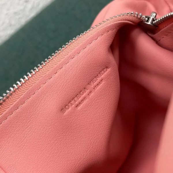 【原版皮】宝缇嘉/BV 打结包，饺子称号，仙女一定要入手，日常百搭，容量实在优秀，质感好的没得说，很能装哦，款号：629635