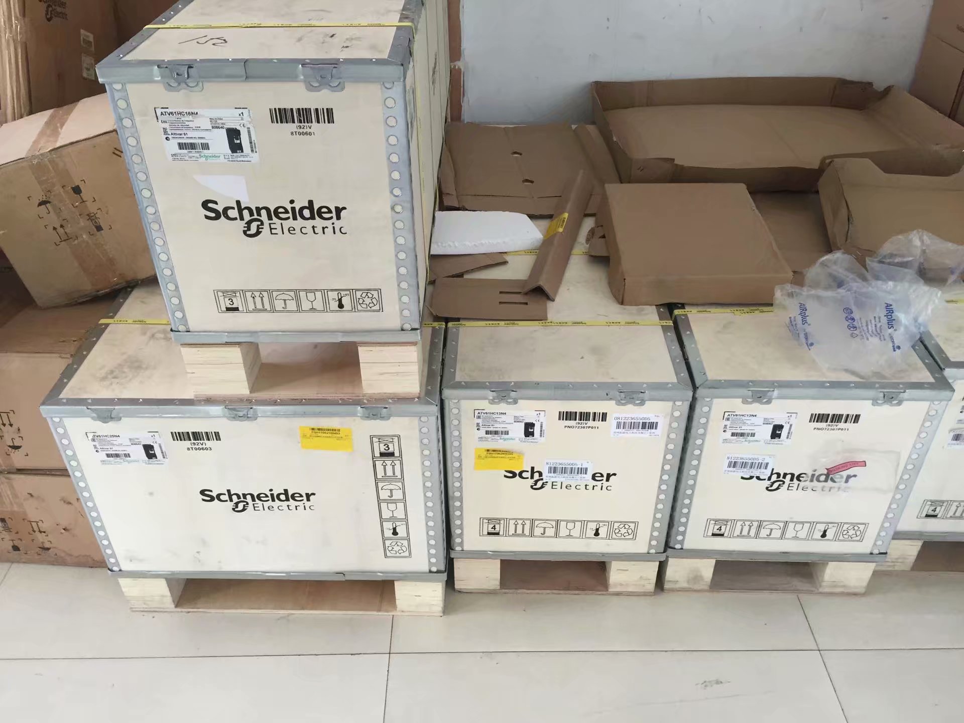 ATV930U07N4 Schneider Variable speed drive ATV930 0,75kW Original Factory Sealed New