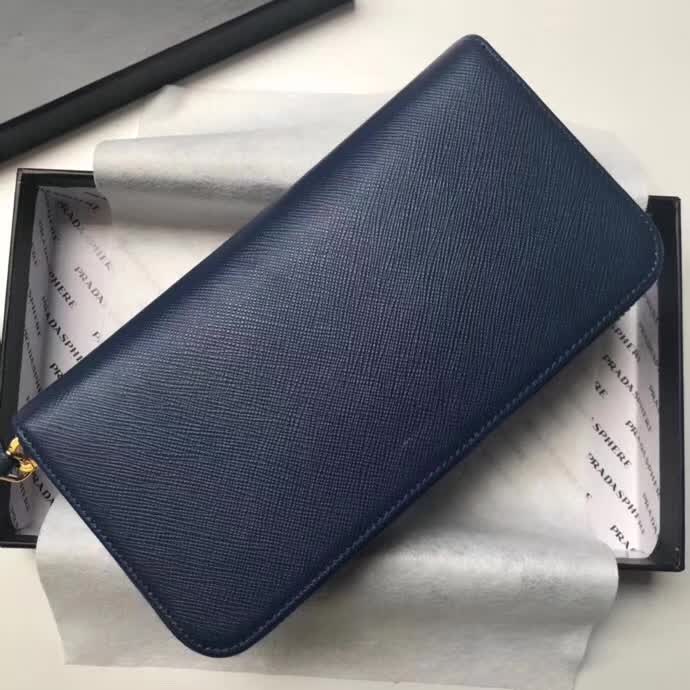 【原版皮】普拉达/Prada 拉链钱夹，选用十字纹小牛皮裁制而成，正面点缀金色散字徽标，尽显高档时尚，低调而又奢华，款号：1ML506