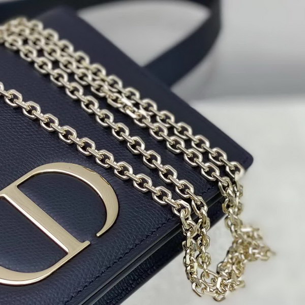 【原版皮】迪奥/Dior 30Montaigne 腰包WOC二合一，采用多功能设计，正面饰以CD元素，展现30 Montaigne系列产品的标志性外观，可搭配腰带佩戴，肩背，斜挎或作为手拿包使用