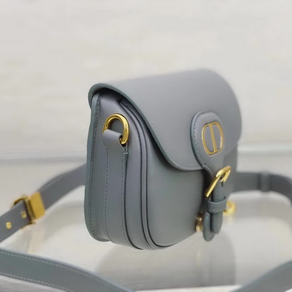 【原版皮】迪奥/Dior bobby 手袋，复古CD logo，硬挺的包身，五金做旧增加了复古感，不易磨损，采用光面牛皮革精心制作，饰以复古金色五金配件提升格调，柔软而富有质感，点缀有军装风格搭扣，款号：M9317