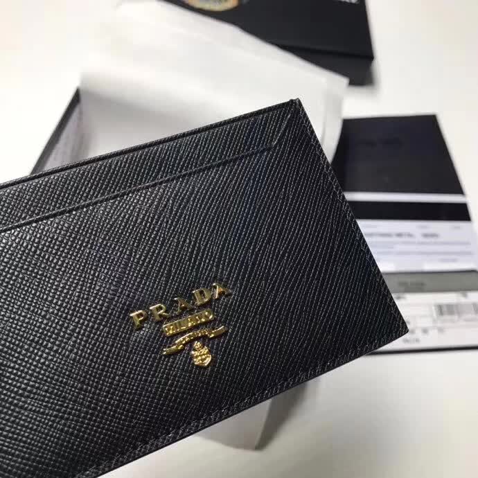 【原版皮】普拉达/Prada 卡包，选用十字纹牛皮裁制而成，精湛走线均匀整齐，油边顺滑，做工精致如图可见，款号：1MC208