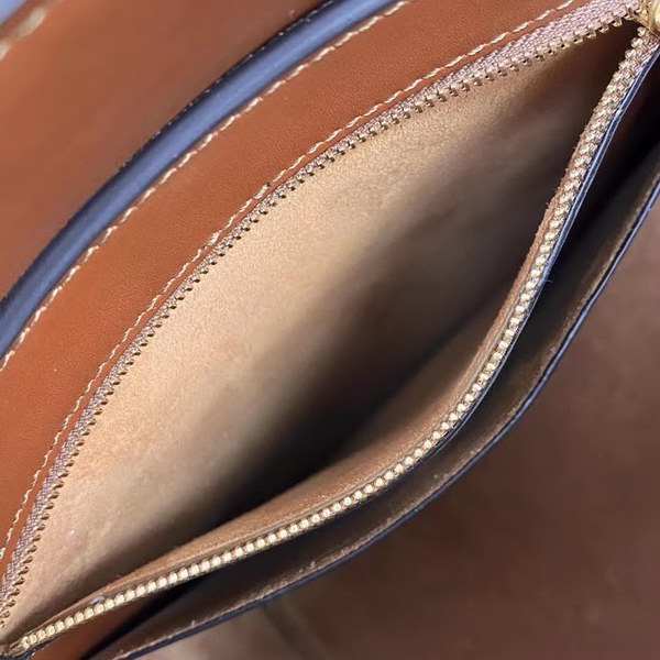 【原版皮】赛琳/Celine 小牛皮水桶，芭比Lisa代言款，黄褐棕牛皮搭配金色金属既高级又抢眼,款号：193043