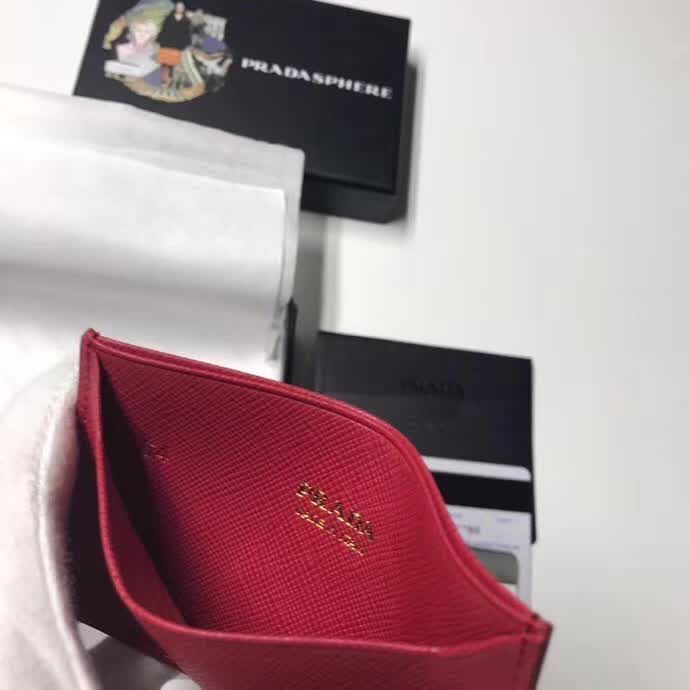 【原版皮】普拉达/Prada 卡包，选用十字纹牛皮裁制而成，精湛走线均匀整齐，油边顺滑，做工精致如图可见，款号：1MC208