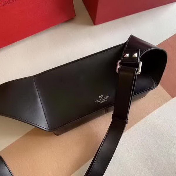 【原版皮】华伦天奴/Valentino 腰包，采用进口南非皮精心裁制而成，涂鸦大logo，简易设计，容量大，男生女生都可以用哦，款号：0056