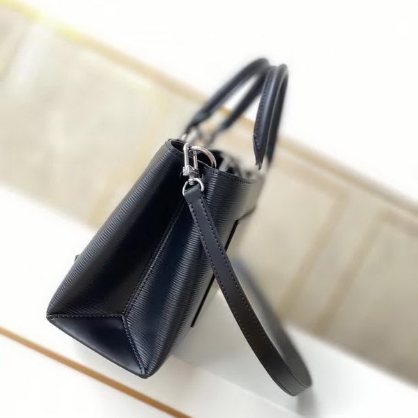 【原版皮】路易威登/LV 手袋，以Taurillon皮革勾勒挺括构型袋身，顶部手柄实现优雅手提，可拆卸肩带方便斜挎，款号：M51333