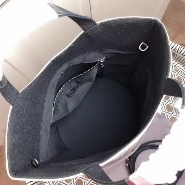 【原版皮】巴黎世家/Balenciaga, 帆布水桶手提包，黑白设计正面大小logo相衬，经典设计简约不轻易过时，帆布包轻盈易携带，容量却很赞，手提斜挎都是棒棒的