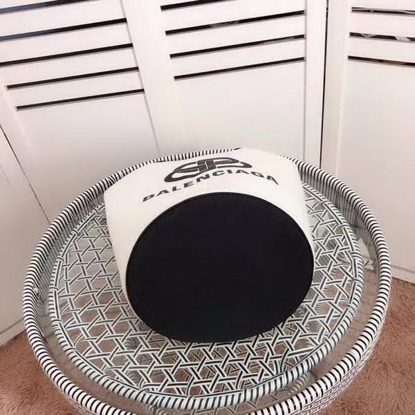 【原版皮】巴黎世家/Balenciaga, 帆布水桶手提包，黑白设计正面大小logo相衬，经典设计简约不轻易过时，帆布包轻盈易携带，容量却很赞，手提斜挎都是棒棒的