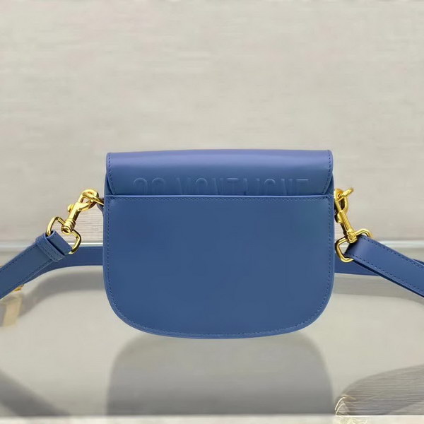 【原版皮】迪奥/Dior bobby 手袋，复古CD logo，硬挺的包身，五金做旧增加了复古感，不易磨损，采用光面牛皮革精心制作，饰以复古金色五金配件提升格调，柔软而富有质感，点缀有军装风格搭扣，款号：M9317