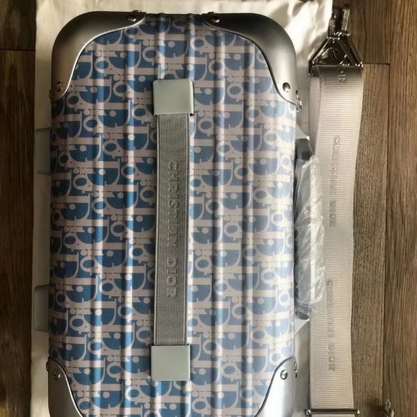 迪奥Dior X 日默瓦/RiMoWa 独家定制款化妆箱，汇集艺术,时尚与设计，领先时装周发售，体现精湛的手工匠艺和专业技术