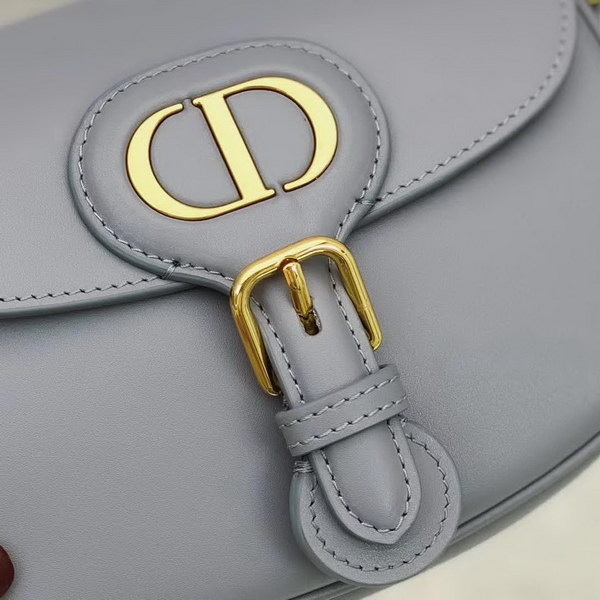 【原版皮】迪奥/Dior bobby 手袋，复古CD logo，硬挺的包身，五金做旧增加了复古感，不易磨损，采用光面牛皮革精心制作，饰以复古金色五金配件提升格调，柔软而富有质感，点缀有军装风格搭扣，款号：M9317