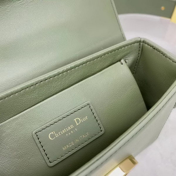 【原版皮】迪奥/Dior 30Montaigne Mini Box全皮系列，极简，高级的，带着随性的慵懒感觉，虽然说是小号，容量也是很能打的，上身无敌好看，款号：M9204
